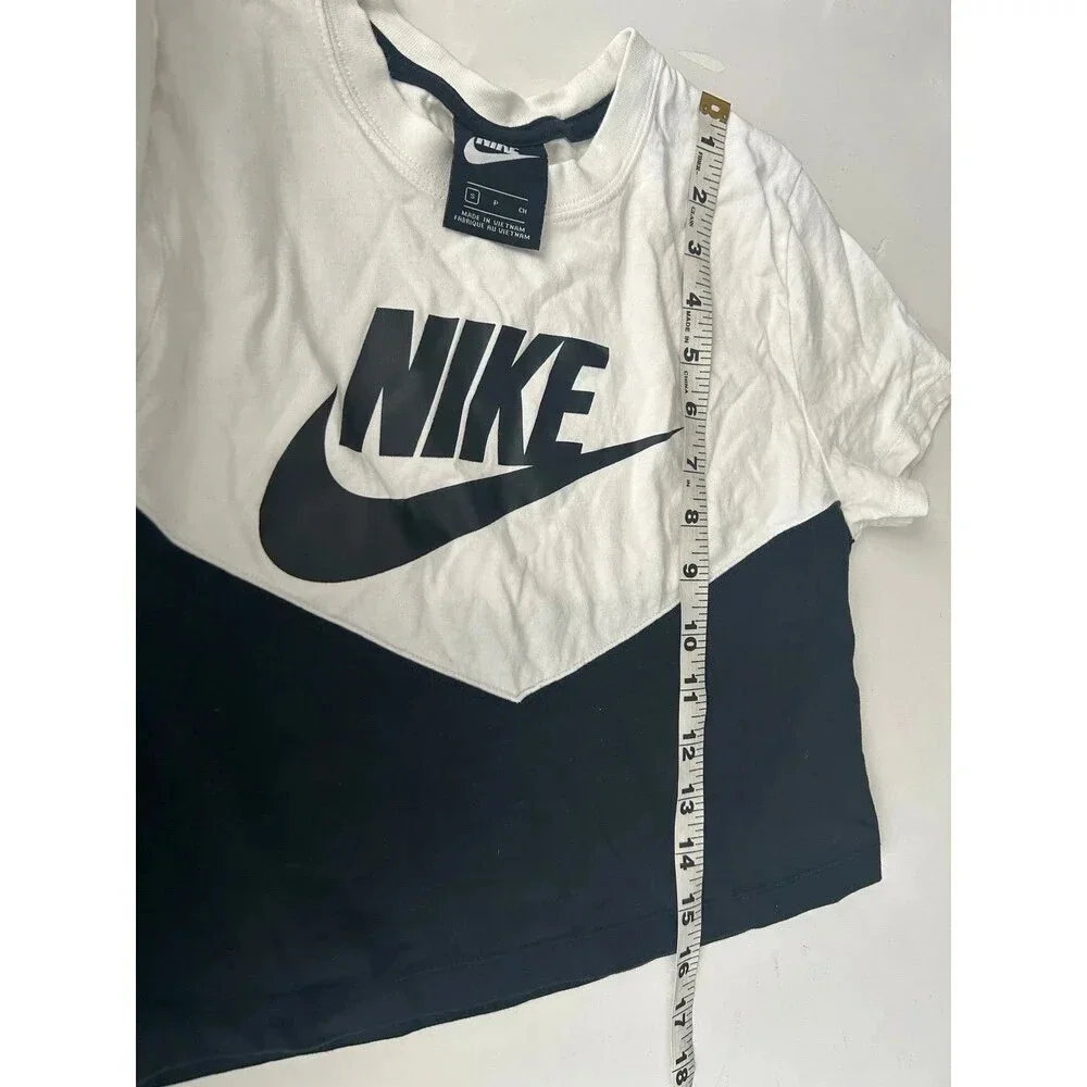 Nike Women’s Swoosh Graphic Crop Top Tee Size Small Black White